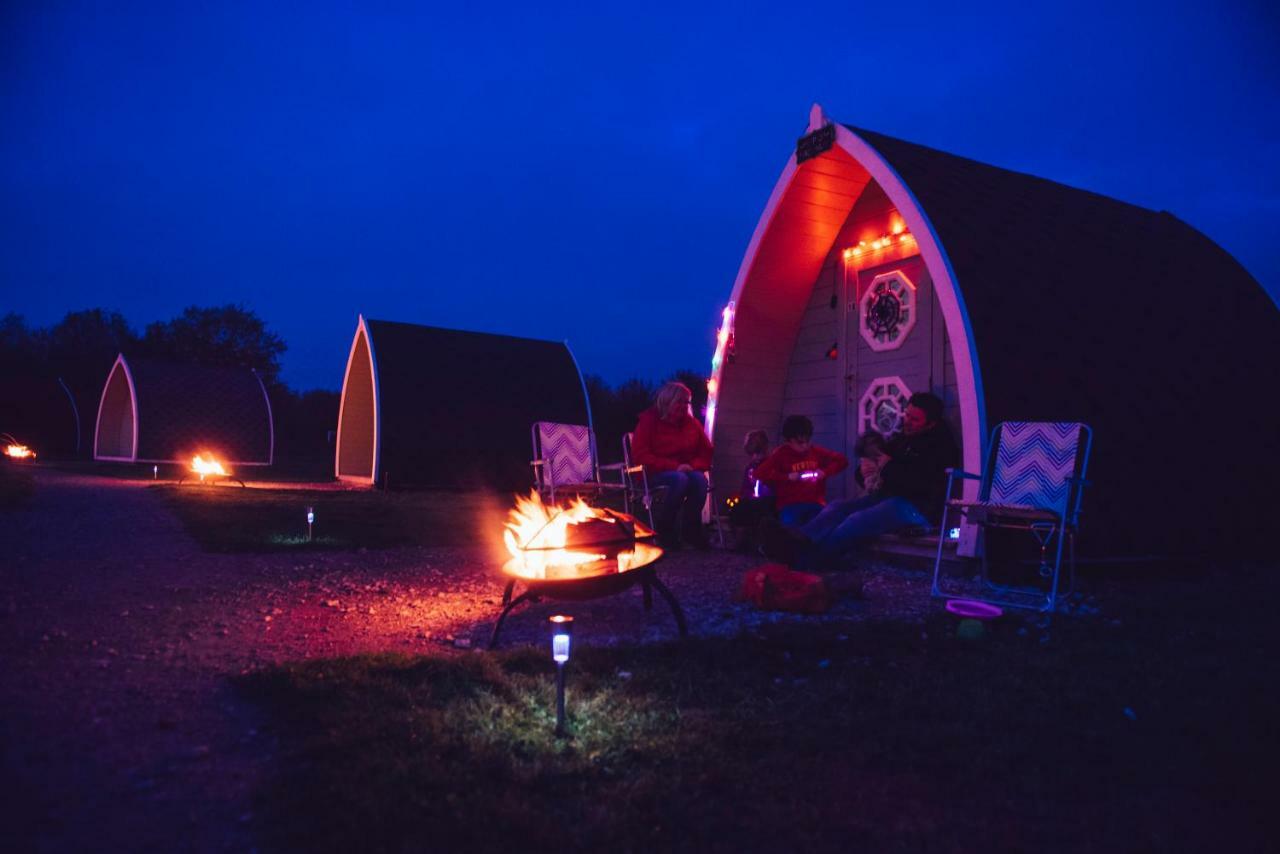 Camping Pod Near Lake Hotel Престън Екстериор снимка